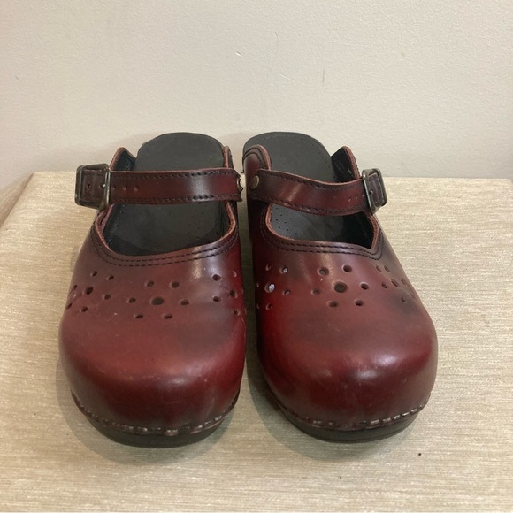 SANITA  Sz 41 Professional Slip On Leather Perforated Toe Cap Comfort Clog Mules - Picture 2 of 15